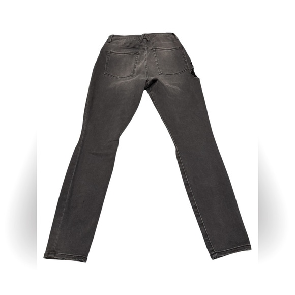 Good American Good Legs Crop Jeans Black Distressed Women’s Size 6/28 - Picture 2 of 3